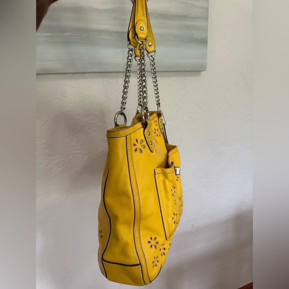 Coach - Picture 3 of 9